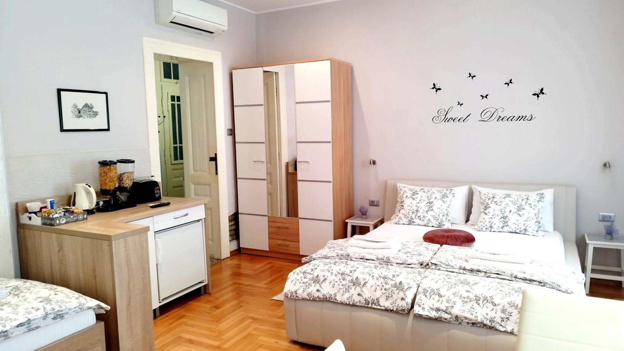 Lavender - City Room With Free Parking Pula Exterior photo