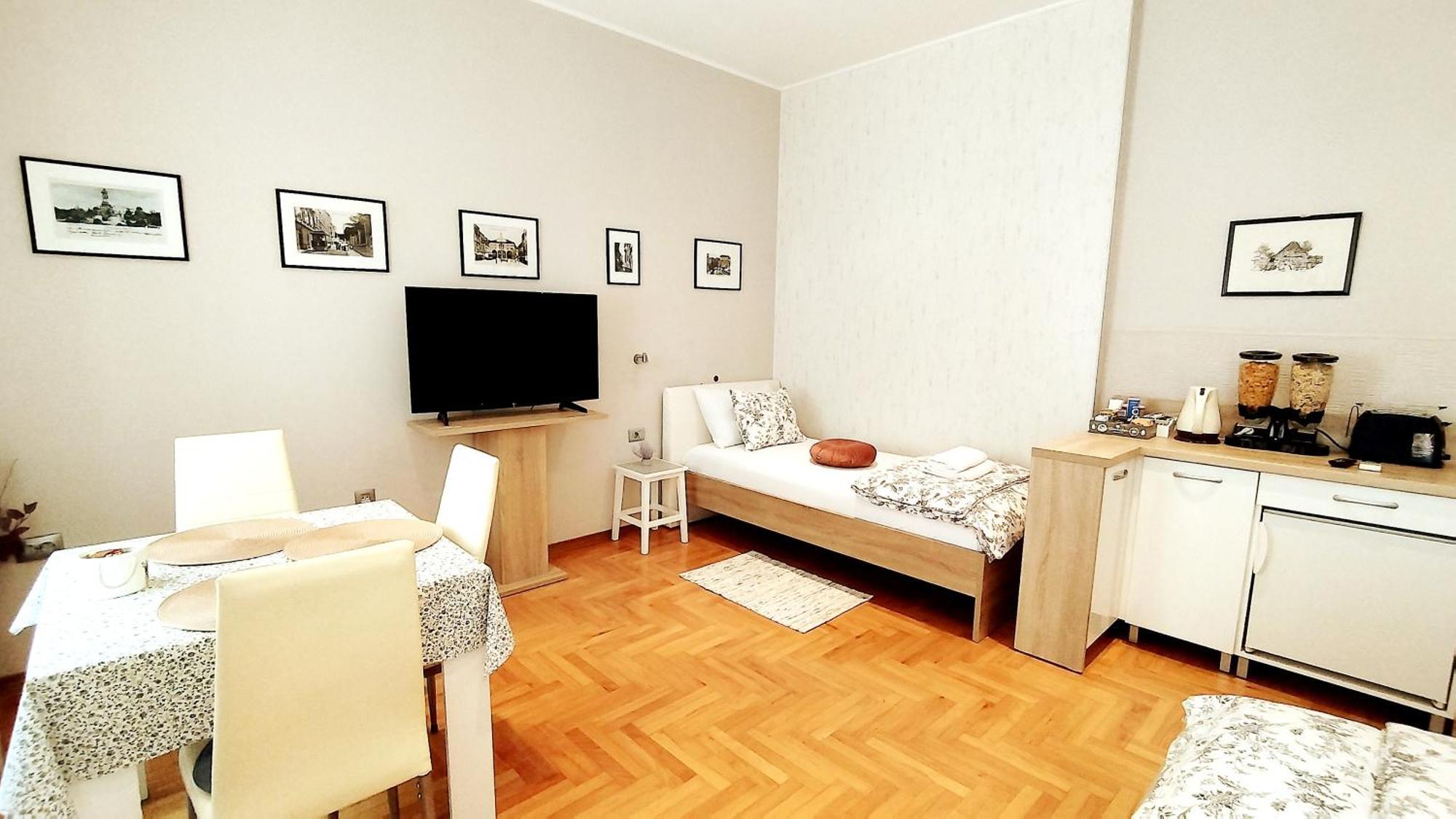 Lavender - City Room With Free Parking Pula Exterior photo