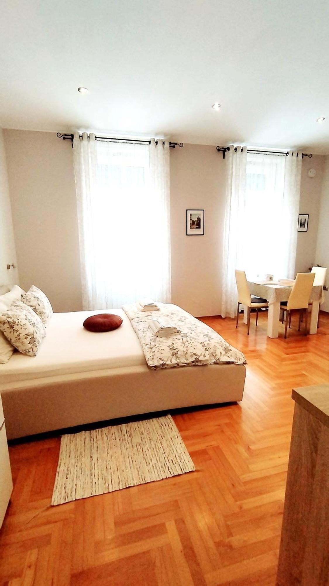 Lavender - City Room With Free Parking Pula Exterior photo