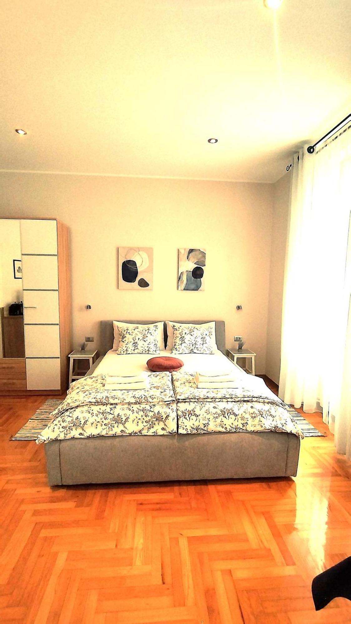 Lavender - City Room With Free Parking Pula Exterior photo