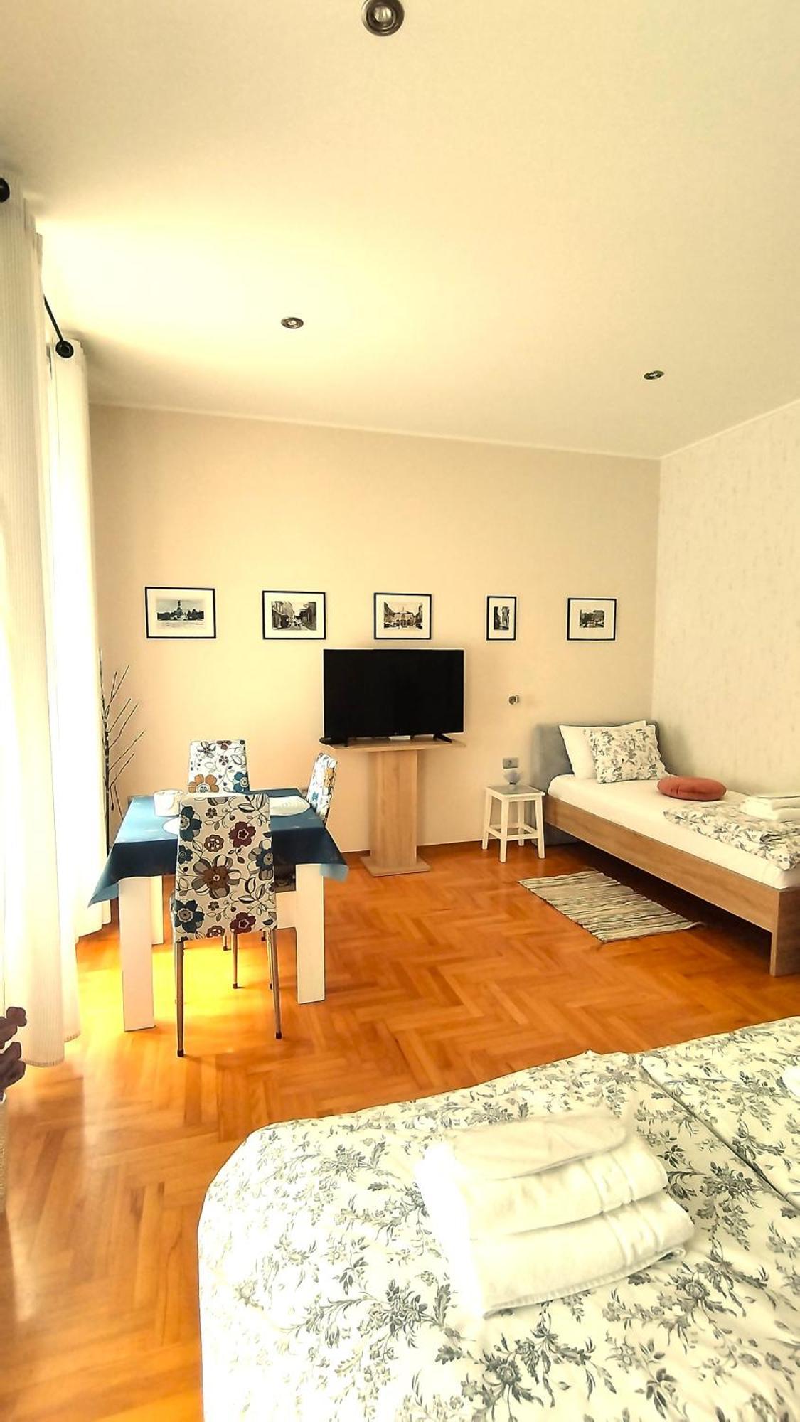 Lavender - City Room With Free Parking Pula Exterior photo