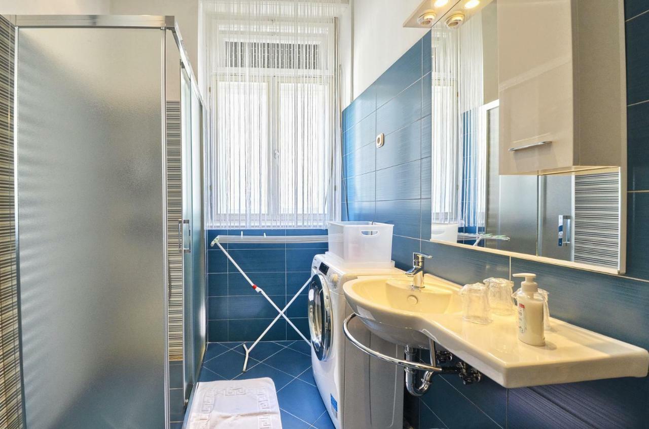 Lavender - City Room With Free Parking Pula Exterior photo